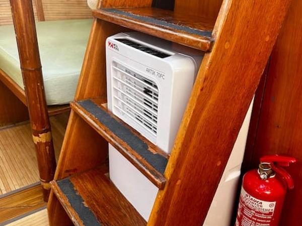 Cozy Boat Hotel in Barcelona & AC & WIFI & Parking : photo 8 de la chambre mobile home