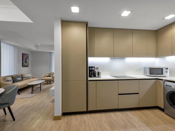 Residence Inn by Marriott Sheikh Zayed Road, Dubai : photo 7 de la chambre suite 2 chambres - vue sur ville