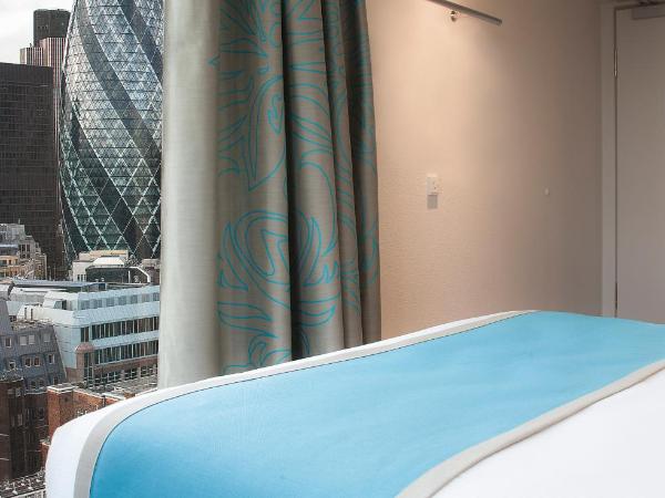 Motel One London-Tower Hill : photo 7 de la chambre chambre standard lit queen-size