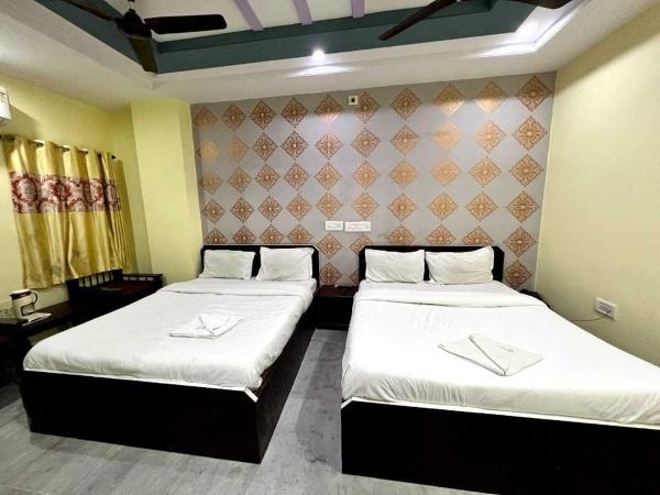 Hotel Gokul Palace : photo 1 de la chambre chambre quadruple premium