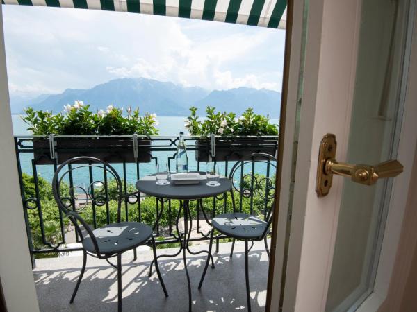 Hôtel Des Trois Couronnes & Spa - The Leading Hotels of the World : photo 5 de la chambre suite junior - vue sur lac