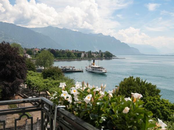 Hôtel Des Trois Couronnes & Spa - The Leading Hotels of the World : photo 4 de la chambre suite avec vue sur lac