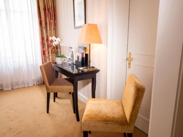 Hôtel Des Trois Couronnes & Spa - The Leading Hotels of the World : photo 2 de la chambre chambre double exécutive - vue latérale sur lac