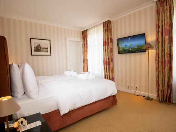 Hôtel Des Trois Couronnes & Spa - The Leading Hotels of the World : photo 4 de la chambre chambre double exécutive - vue latérale sur lac