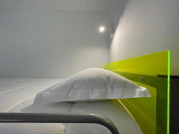 HI Parque das Nações - Pousada de Juventude : photo 1 de la chambre lit dans dortoir pour femmes de 4 lits