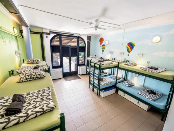 Island Hostel Budapest : photo 2 de la chambre lit simple dans dortoir de 10 lits