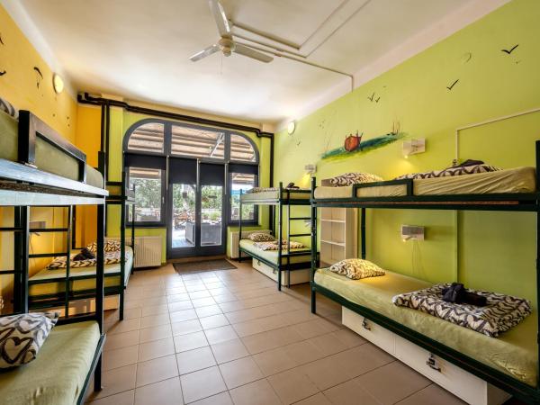 Island Hostel Budapest : photo 2 de la chambre lit simple dans dortoir de 8 lits