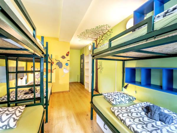 Island Hostel Budapest : photo 8 de la chambre lit simple dans dortoir de 8 lits