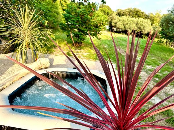 Domaine la Madeleine - Hébergement insolite : photo 4 de la chambre tente