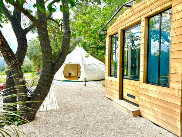 Domaine la Madeleine - Hébergement insolite : photo 3 de la chambre tente