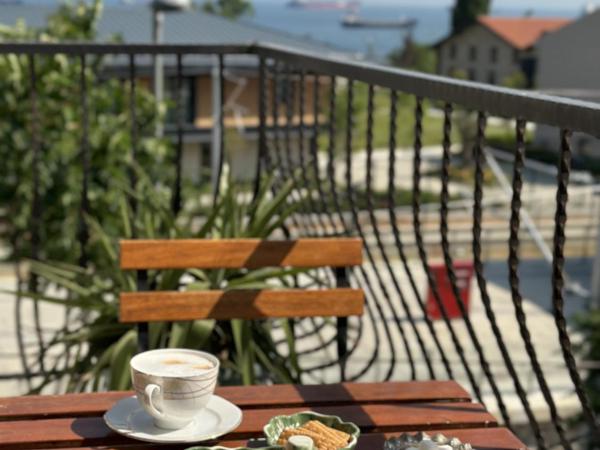 Queen Seagull Boutique Hotel : photo 10 de la chambre chambre lit king-size avec balcon