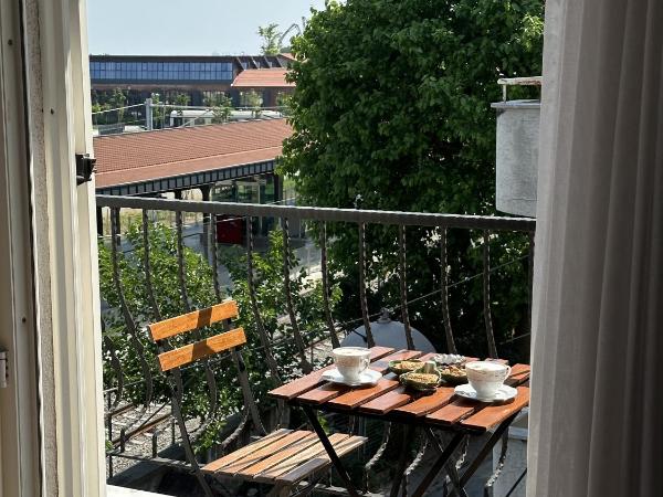 Queen Seagull Boutique Hotel : photo 9 de la chambre chambre lit king-size avec balcon