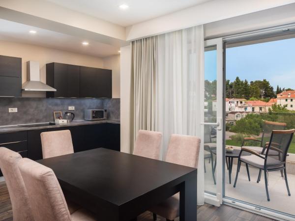 Hotel Central Beach 9 : photo 4 de la chambre appartement 1 chambre avec balcon