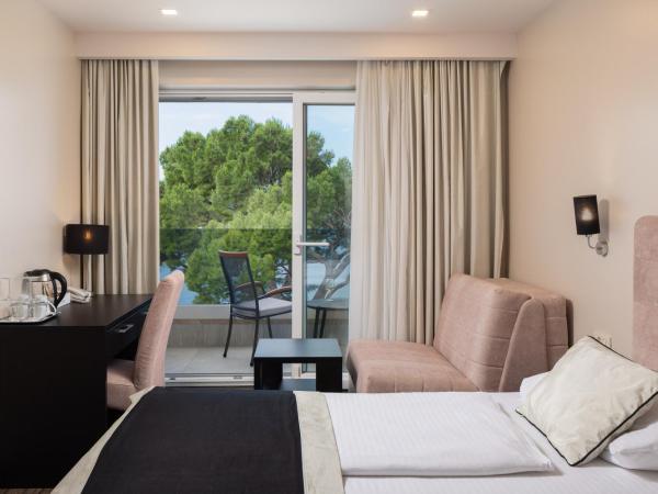 Hotel Central Beach 9 : photo 2 de la chambre chambre supérieure avec balcon - vue sur mer