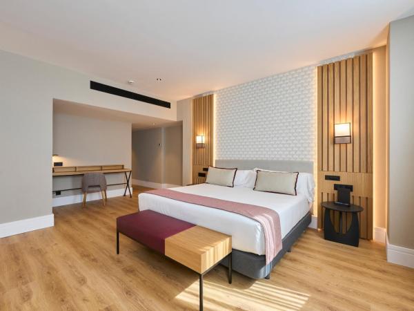 Catalonia Ramblas 4* Sup : photo 7 de la chambre suite junior deluxe avec piscine privée