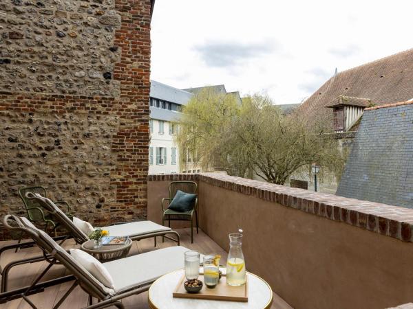 L'Invitation au Voyage Hôtel- Espace Bien-être - Bar Lounge : photo 5 de la chambre suite junior avec terrasse