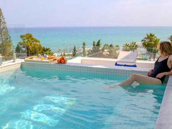 Royal Azur Thalassa : photo 1 de la chambre suite avec piscine privée