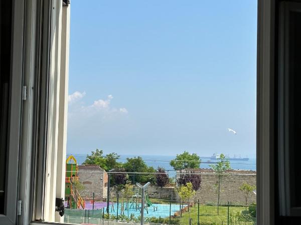 Queen Seagull Boutique Hotel : photo 7 de la chambre chambre lit king-size - vue sur mer