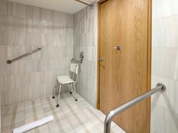 Presidente Intercontinental Puebla, an IHG Hotel : photo 3 de la chambre chambre lit king-size classique avec baignoire accessible aux personnes à mobilité réduite - adaptée aux personnes à mobilité réduite