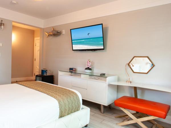 Oceanside Hotel and Suites : photo 2 de la chambre chambre lit queen-size 