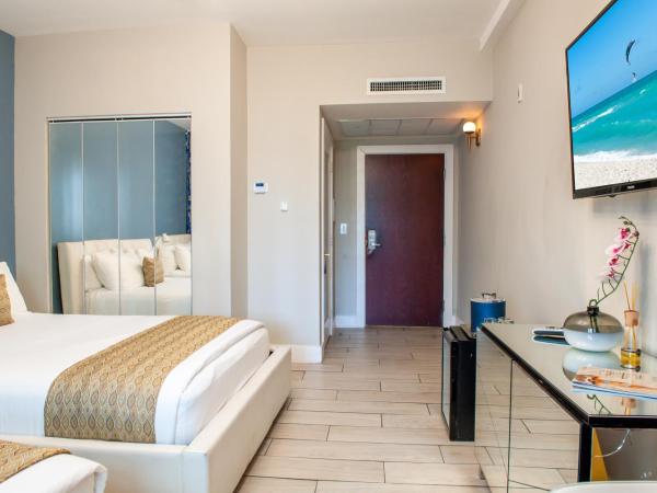 Oceanside Hotel and Suites : photo 2 de la chambre chambre avec 2 lits queen-size