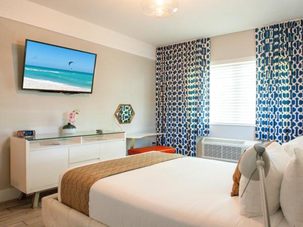 Oceanside Hotel and Suites : photo 10 de la chambre chambre lit queen-size 