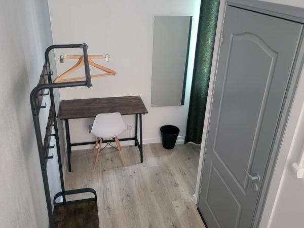 Rooms4Rest Wiertnicza - Private rooms for tourists - ATR Consulting Sp, z o,o, : photo 9 de la chambre chambre simple avec salle de bains commune