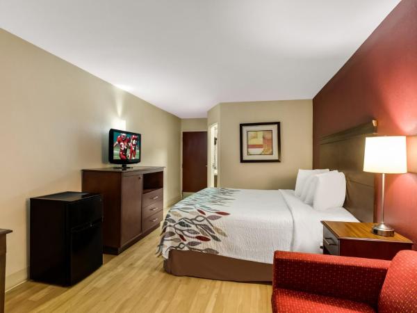 Red Roof Inn Nashville - Music City : photo 1 de la chambre chambre lit king-size de luxe - non-fumeurs