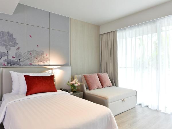 Centre Point Sukhumvit 10 : photo 4 de la chambre suite avec accès à la piscine (nouvelle aile)