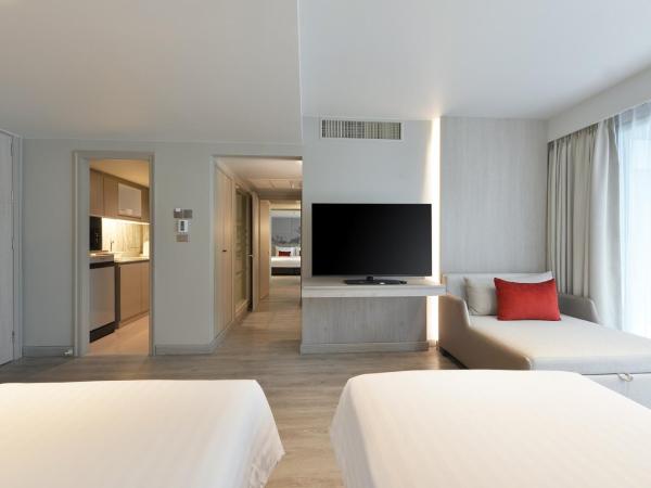 Centre Point Sukhumvit 10 : photo 3 de la chambre chambre familiale communicante (6 personnes)