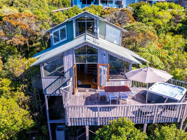The Oasis Apartments and Treetop Houses : photo 1 de la chambre two-bedroom house with hot tub - treetop (currawong)