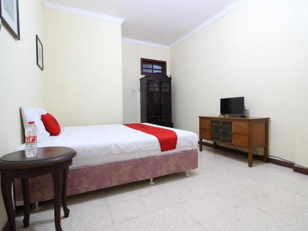 RedDoorz @ Mantrijeron 2 : photo 3 de la chambre chambre familiale