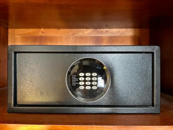 Dinsomon Hotel : photo 8 de la chambre chambre double de luxe avec balcon - vue sur piscine