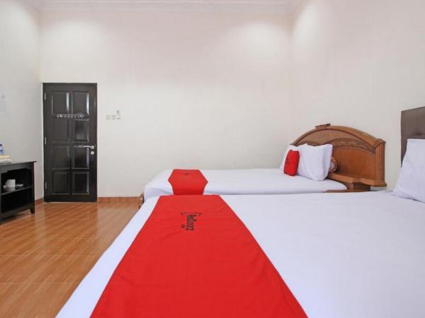 RedDoorz near UMY Yogyakarta : photo 3 de la chambre chambre familiale