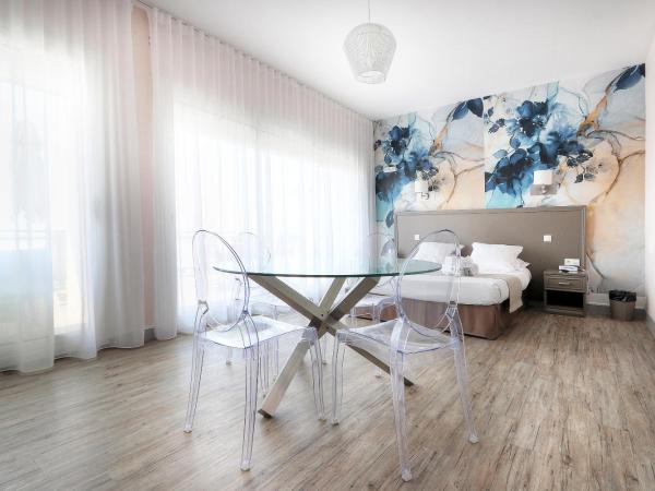 Hôtel La Petite Sirène Quiberon : photo 5 de la chambre chambre familiale - vue sur mer