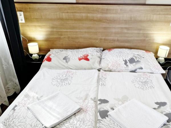 Süle Apartments & Rooms : photo 4 de la chambre chambre double