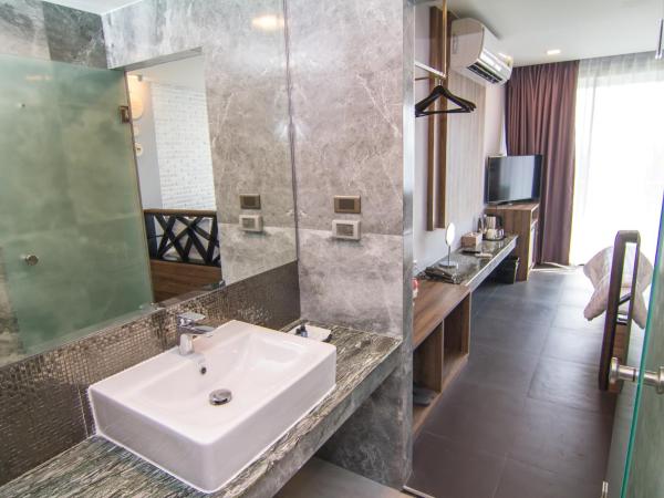 Cross Vibe Chiang Mai Decem Nimman Hotel - formerly X2 Vibe Chiang Mai Decem - SHA Extra Plus : photo 5 de la chambre chambre deluxe