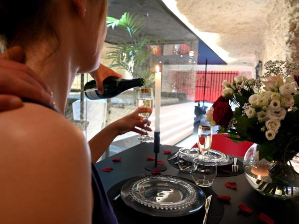 OMIRA - Nuits d'exception & spa : photo 5 de la chambre suite avec jacuzzi