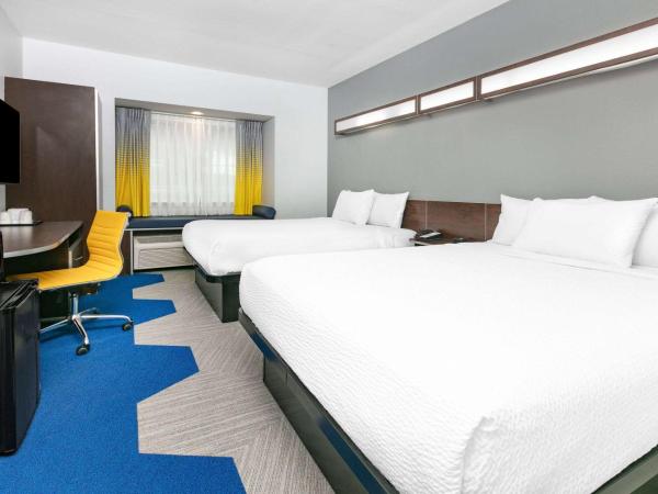 Microtel Inn & Suites by Wyndham Austin Airport : photo 3 de la chambre chambre 2 lits queen-size - non-fumeurs