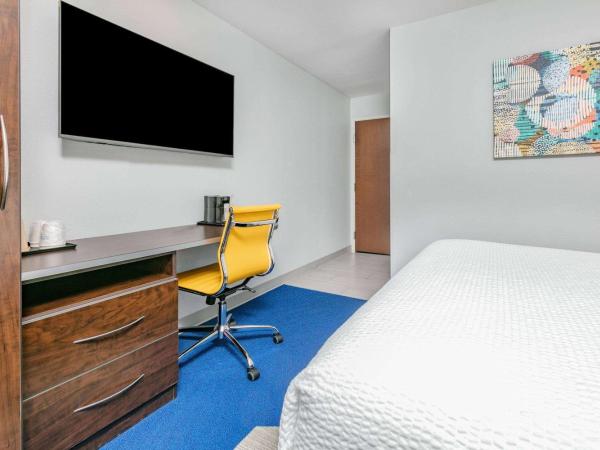 Microtel Inn & Suites by Wyndham Austin Airport : photo 5 de la chambre chambre lit queen-size - non-fumeurs