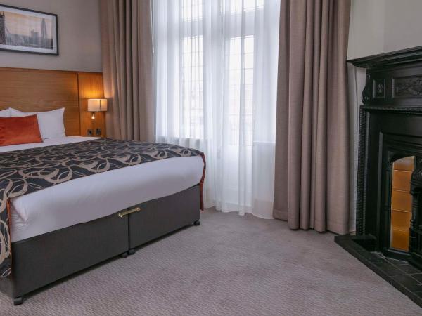 The Crown London, WorldHotels Distinctive : photo 1 de la chambre suite junior avec lit double
