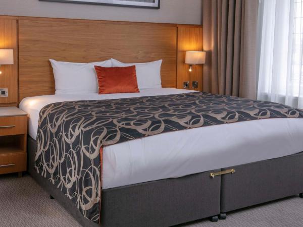 The Crown London, WorldHotels Distinctive : photo 3 de la chambre suite lit king-size avec salon