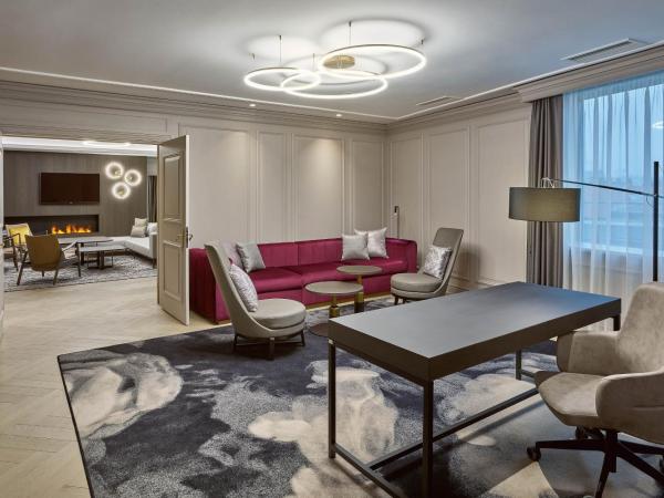 Sheraton Zagreb Hotel : photo 4 de la chambre suite présidentielle avec 1 chambre lit king-size