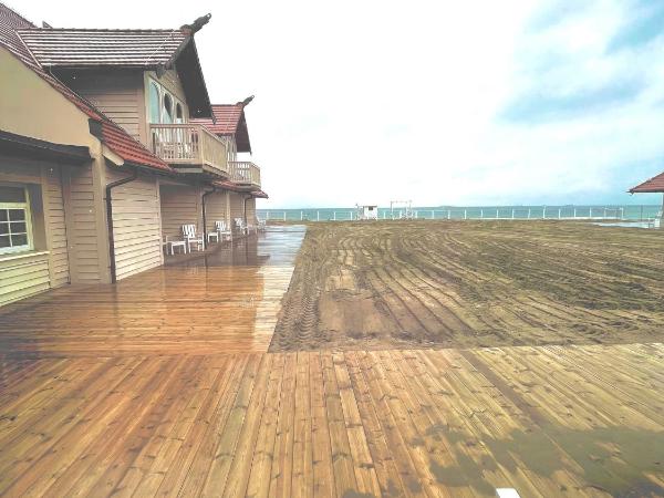 Hotel Zhong Hua : photo 4 de la chambre chambre lit king-size - vue sur mer