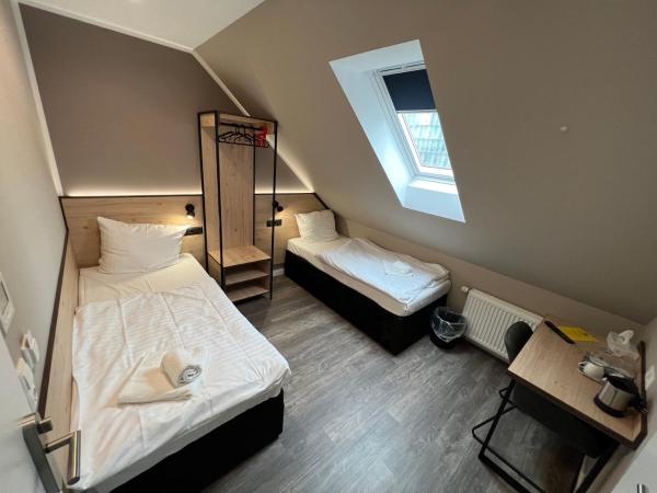 JJ Hotel Hannover-City-Pension : photo 1 de la chambre chambre lits jumeaux standard