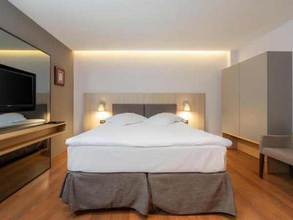 Hotel Nostromo : photo 1 de la chambre chambre triple - vue sur jardin