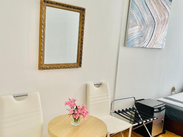 City Rooms : photo 7 de la chambre chambre double standard avec salle de bains commune