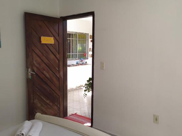 Jambudvipa Hostel : photo 3 de la chambre chambre lit queen-size - vue sur jardin