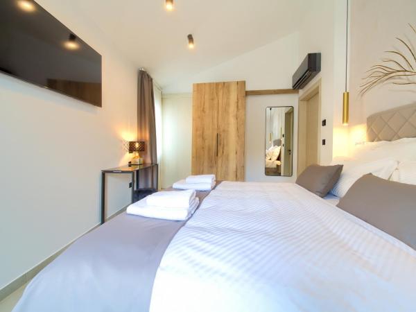 Portella Rooms : photo 6 de la chambre chambre double deluxe avec balcon - vue sur mer