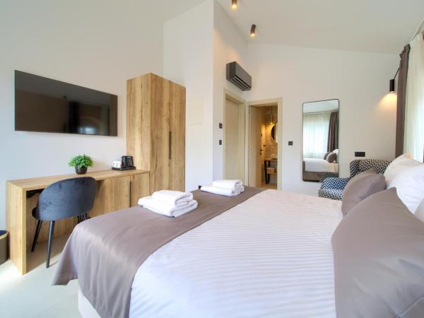 Portella Rooms : photo 3 de la chambre chambre double deluxe avec balcon - vue sur mer